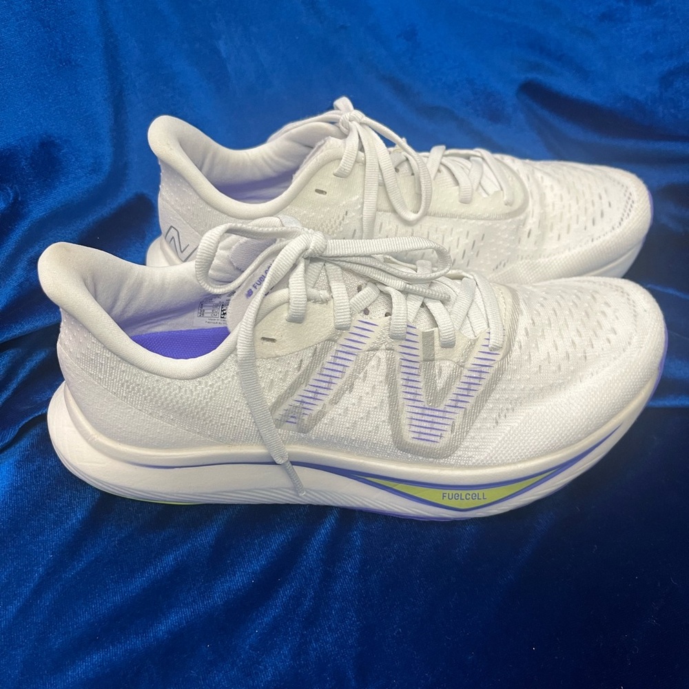 Women’s New Balance Fuel Cell sneakers - Picture 4 of 6